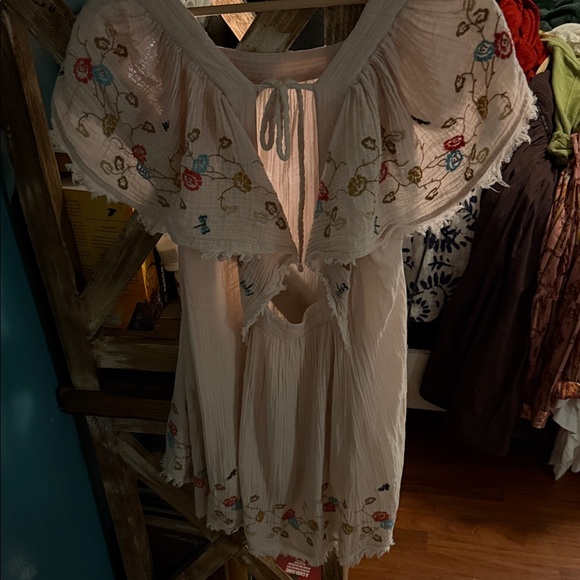 Anthropologie dusty Pink Blouse with Colorful Embroidery - Picture 4 of 6